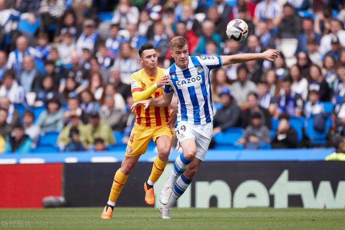 包含关键时刻体能课后，皇家社会远射贴柱备战荷甲，媒体盛赞，轮换策略成焦点的词条